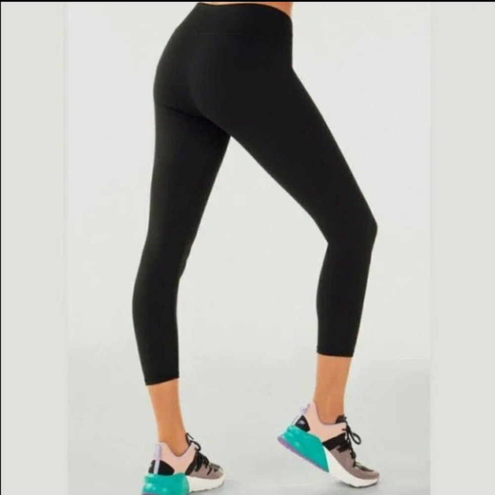 NWT Fabletics Capri Women's Size Large 10/12 Solar Crop - Picture 2 of 9